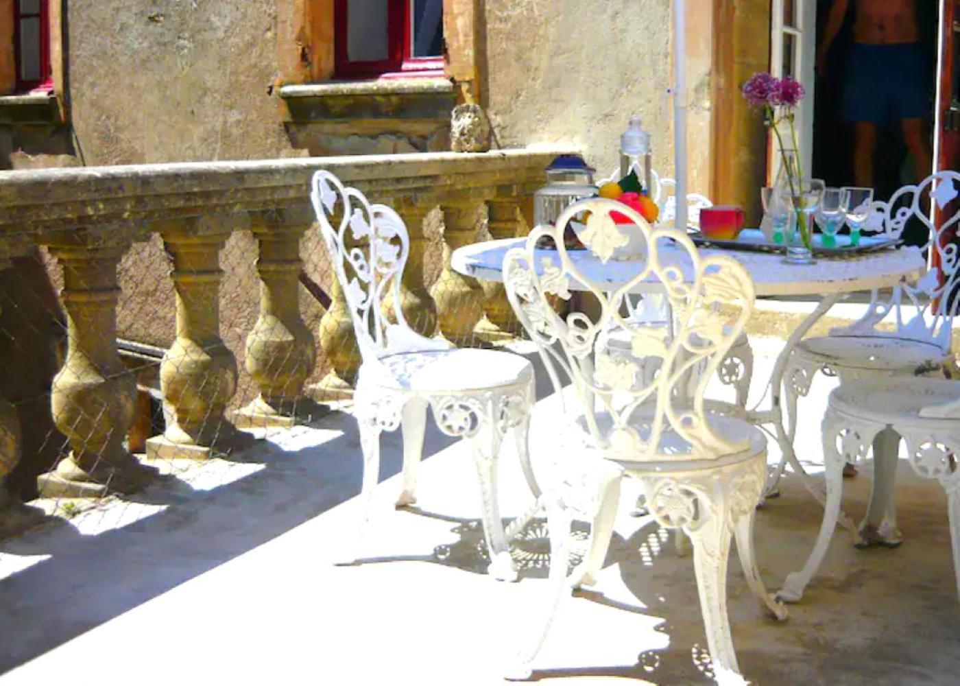 Appartement Spacieux Avec Deux Chambres Au Chateau Valence  Dış mekan fotoğraf